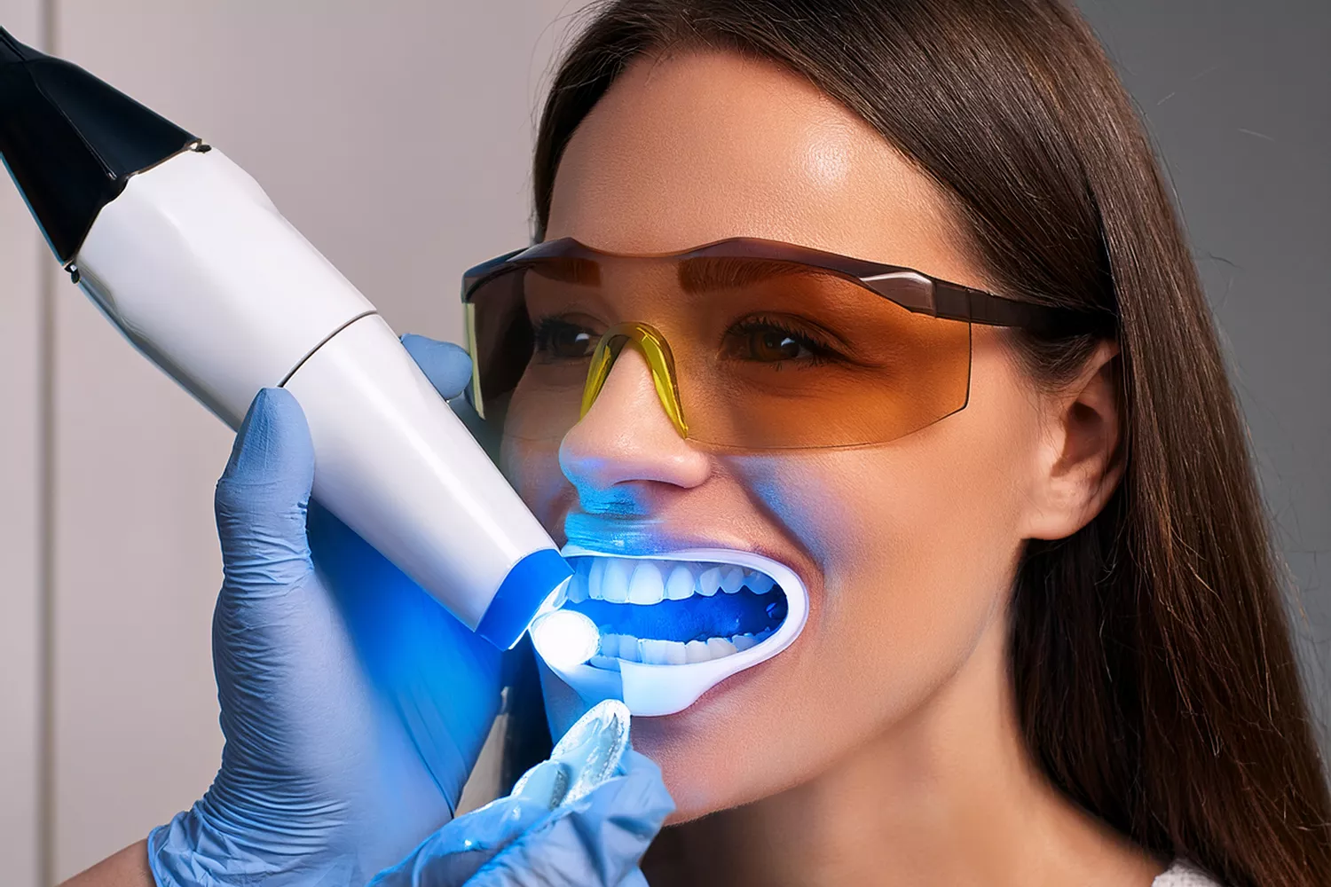 Professional Teeth Whitening with Philips Zoom: What to Expect Before, During and After Treatment