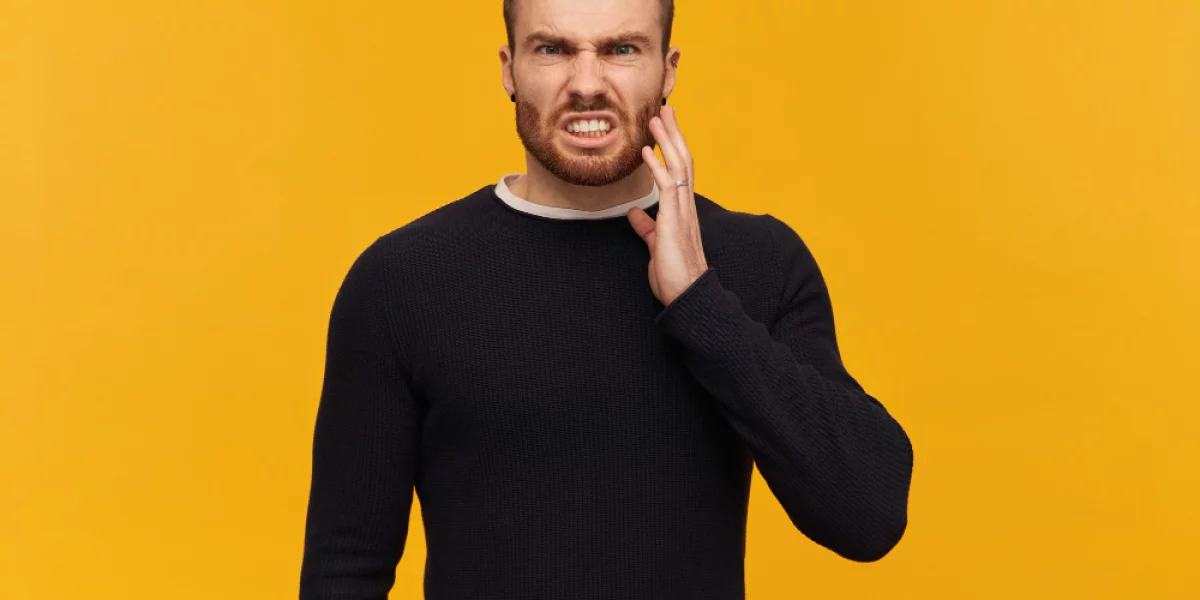 牙齦退縮：原因、症狀和治療