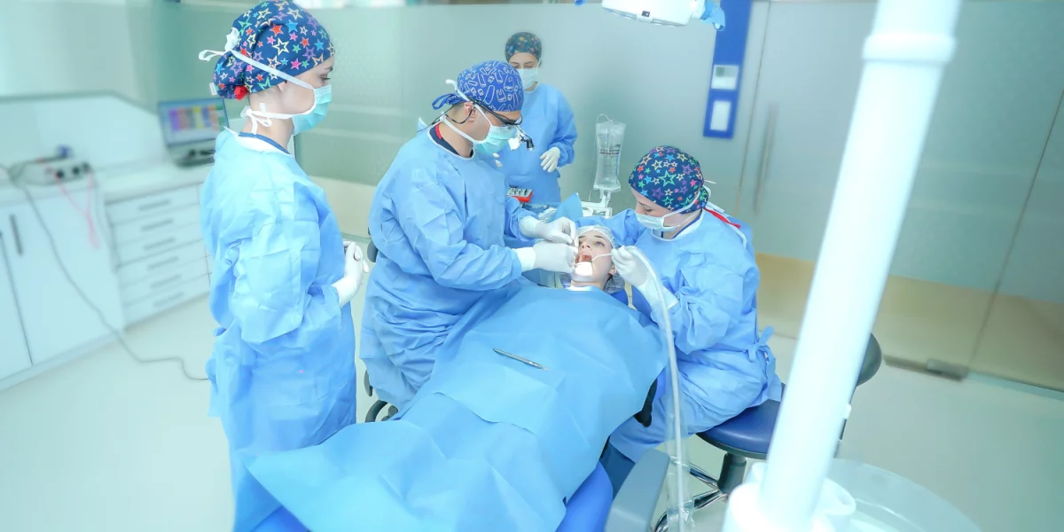 Τι είναι η θεραπεία εμφυτευμάτων δοντιών και γιατί είναι απαραίτητη;